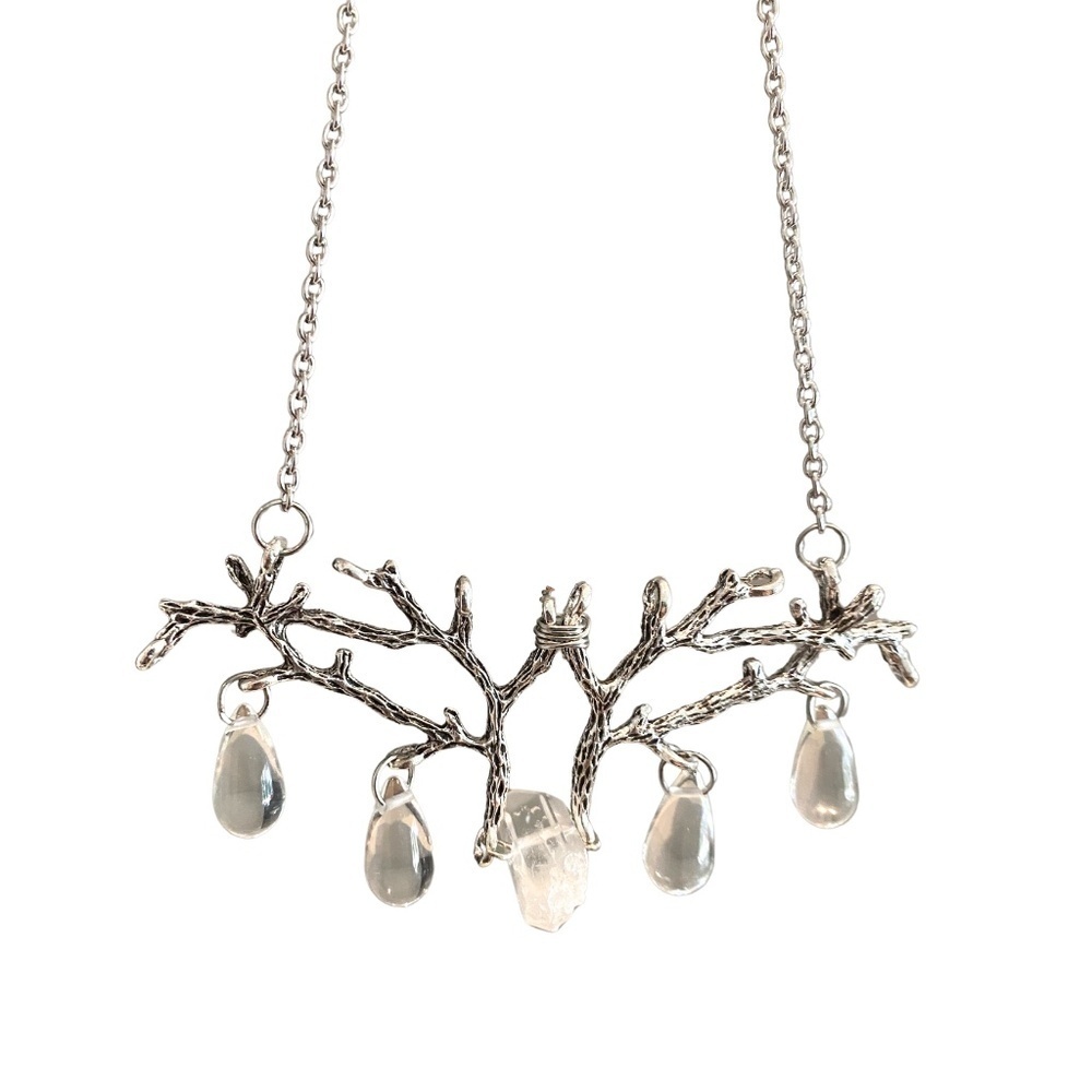 Nature-Inspired Branch Necklace with Crystal Drops – 18+2
